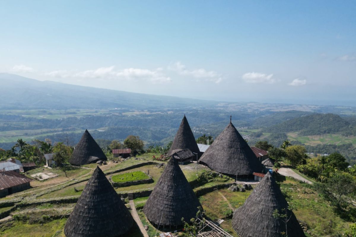 Flores Tour 2 Days 1 Night